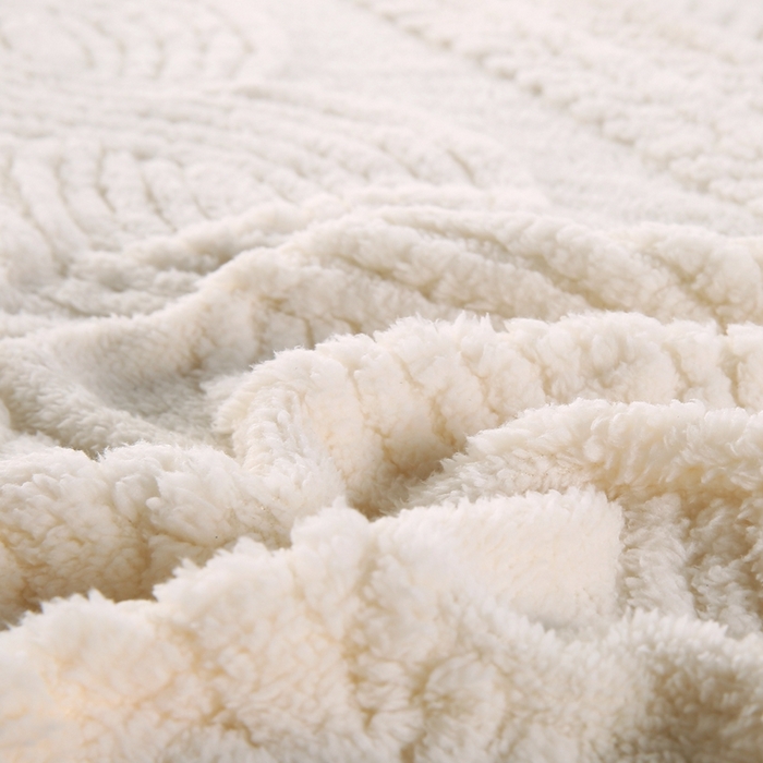 91家纺网 家纺一手货源 找家纺 巴木赫 2024新款8字塔芙绒毯子毛毯 米白