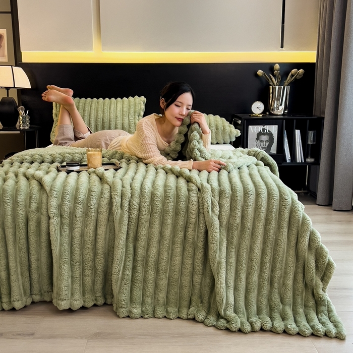 91家纺网 家纺一手货源 找家纺 欧邦 新款兔兔绒抽条单层毯 绿茶