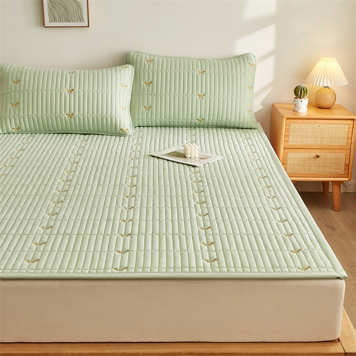 91家纺网 家纺一手货源 找家纺 叠派家纺 2024新款水洗棉刺绣床护垫 蝴蝶-果绿