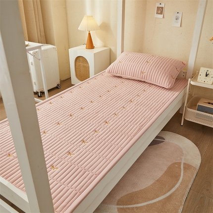 91家纺网 家纺一手货源 找家纺 （总）叠派家纺 2024新款水洗棉刺绣学生床护垫