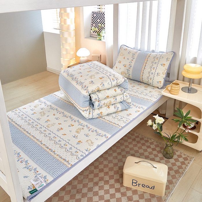 91家纺网 家纺一手货源 找家纺 （总）莎果家纺 2024新款学生款双面纯棉印花款高温砂洗床盖三件套