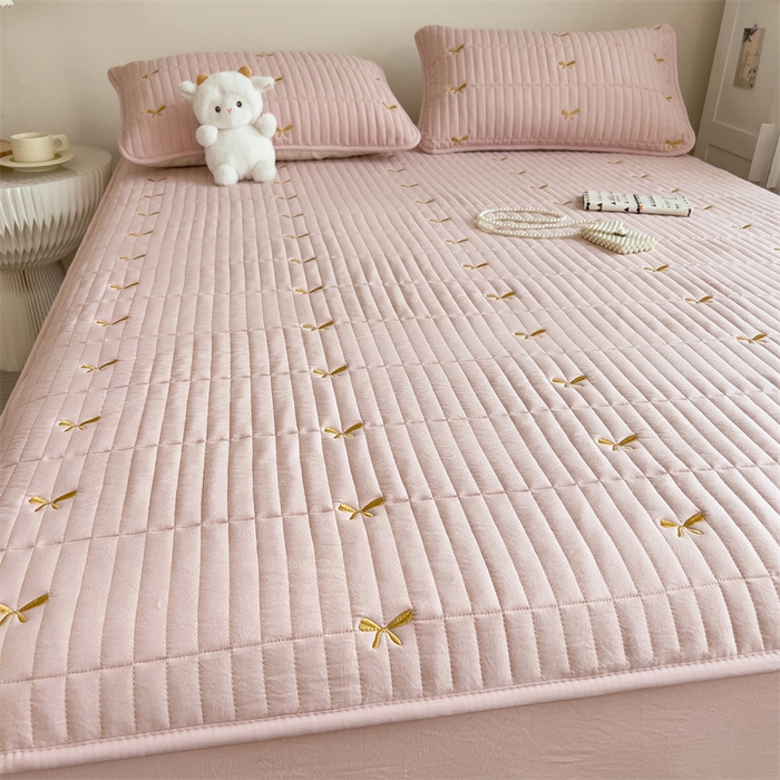 91家纺网 家纺一手货源 找家纺 叠派家纺 2024新款水洗棉刺绣夹棉床笠 蝴蝶结-嫩粉