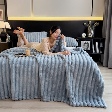91家纺网 家纺一手货源 找家纺 欧邦 新款兔兔绒抽条单层毯 星空蓝