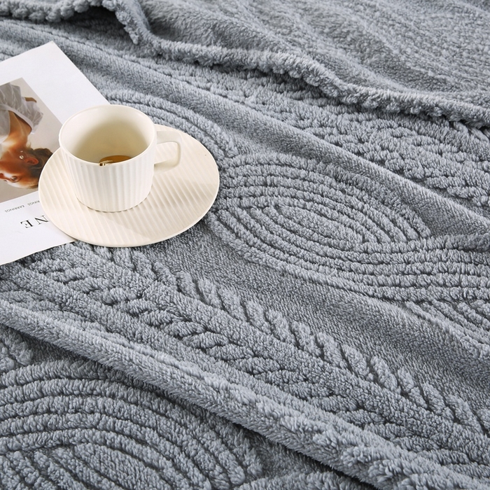 91家纺网 家纺一手货源 找家纺 巴木赫 2024新款8字塔芙绒毯子毛毯 雾蓝