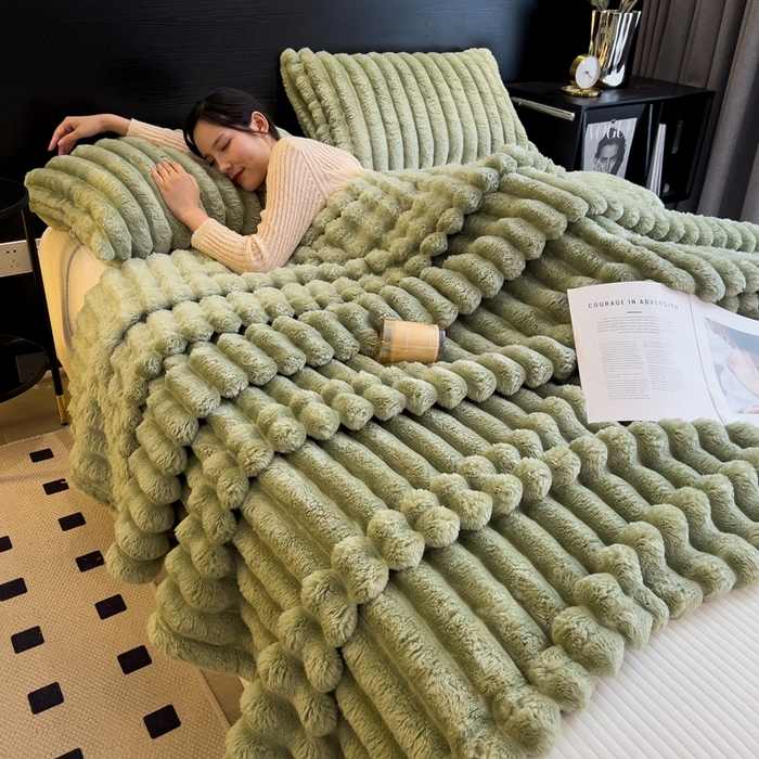 91家纺网 家纺一手货源 找家纺 欧邦 新款兔兔绒抽条单层毯 绿茶