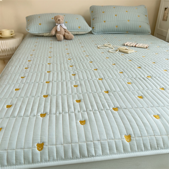 91家纺网 家纺一手货源 找家纺 叠派家纺 2024新款水洗棉刺绣夹棉床笠 小熊-浅蓝