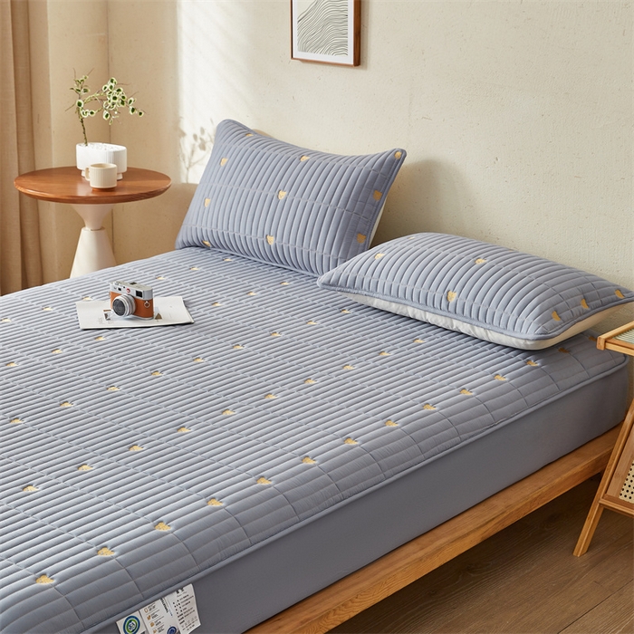 91家纺网 家纺一手货源 找家纺 叠派家纺 2024新款水洗棉刺绣夹棉床笠 小熊-蓝灰