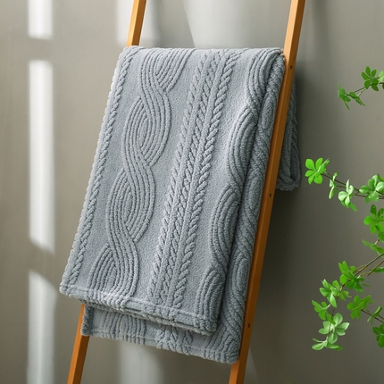 91家纺网 家纺一手货源 找家纺 巴木赫 2024新款8字塔芙绒毯子毛毯 雾蓝