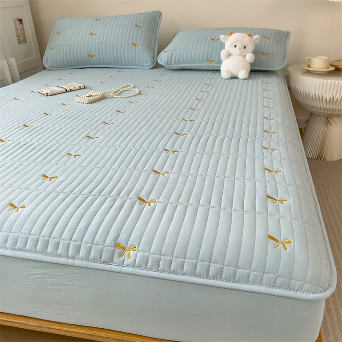 91家纺网 家纺一手货源 找家纺 叠派家纺 2024新款水洗棉刺绣夹棉床笠 蝴蝶结-浅蓝