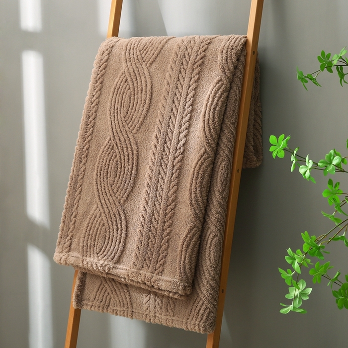 91家纺网 家纺一手货源 找家纺 巴木赫 2024新款8字塔芙绒毯子毛毯 咖啡