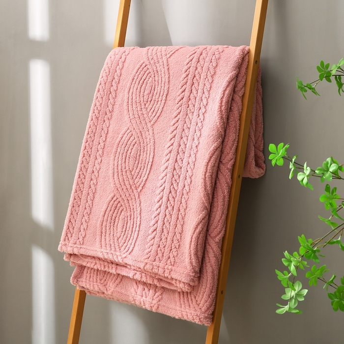 91家纺网 家纺一手货源 找家纺 巴木赫 2024新款8字塔芙绒毯子毛毯 豆沙