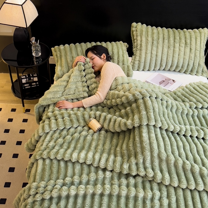91家纺网 家纺一手货源 找家纺 欧邦 新款兔兔绒抽条单层毯 绿茶