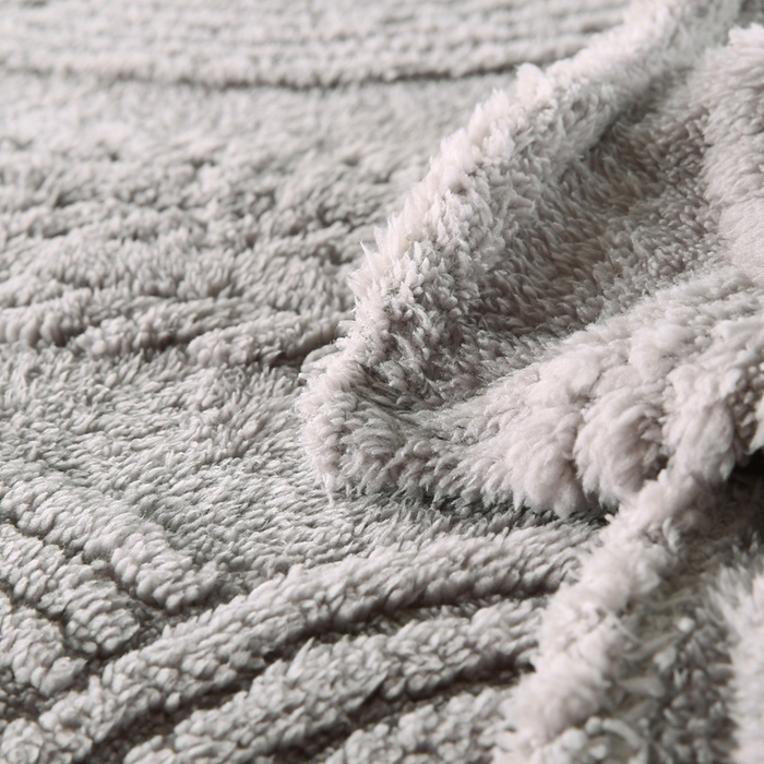 91家纺网 家纺一手货源 找家纺 巴木赫 2024新款8字塔芙绒毯子毛毯 银灰