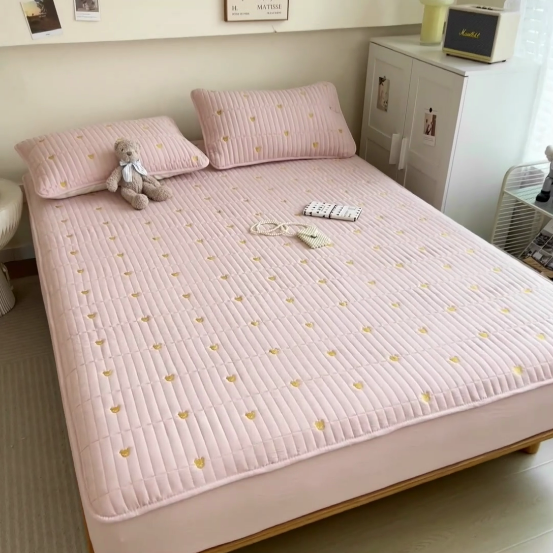 91家纺网 家纺一手货源 找家纺 叠派家纺 2024新款水洗棉刺绣夹棉床笠 蝴蝶结-嫩粉