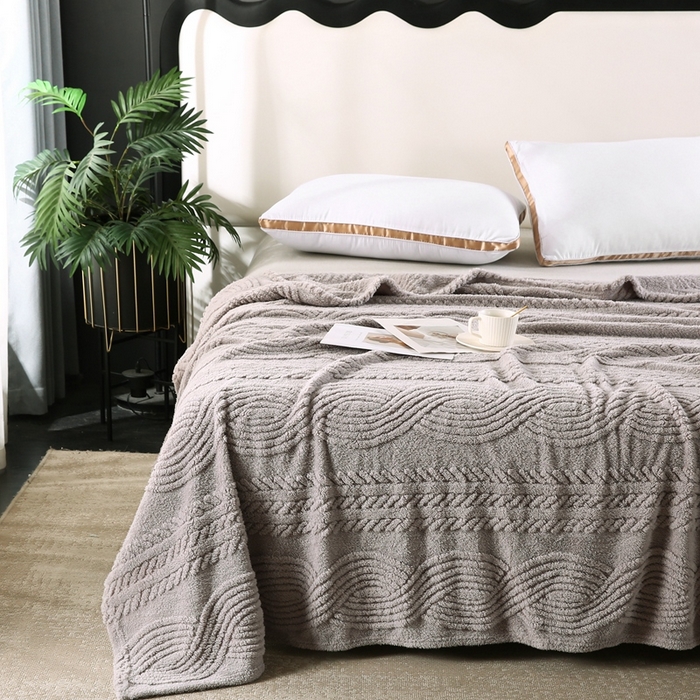 91家纺网 家纺一手货源 找家纺 巴木赫 2024新款8字塔芙绒毯子毛毯 银灰