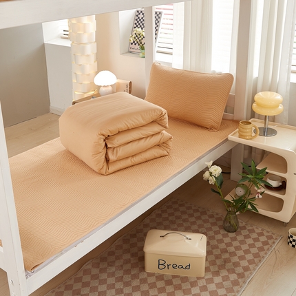 91家纺网 家纺一手货源 找家纺 （总）莎果家纺 2024新款学生款双面纯棉纯色款高温砂洗床盖三件套