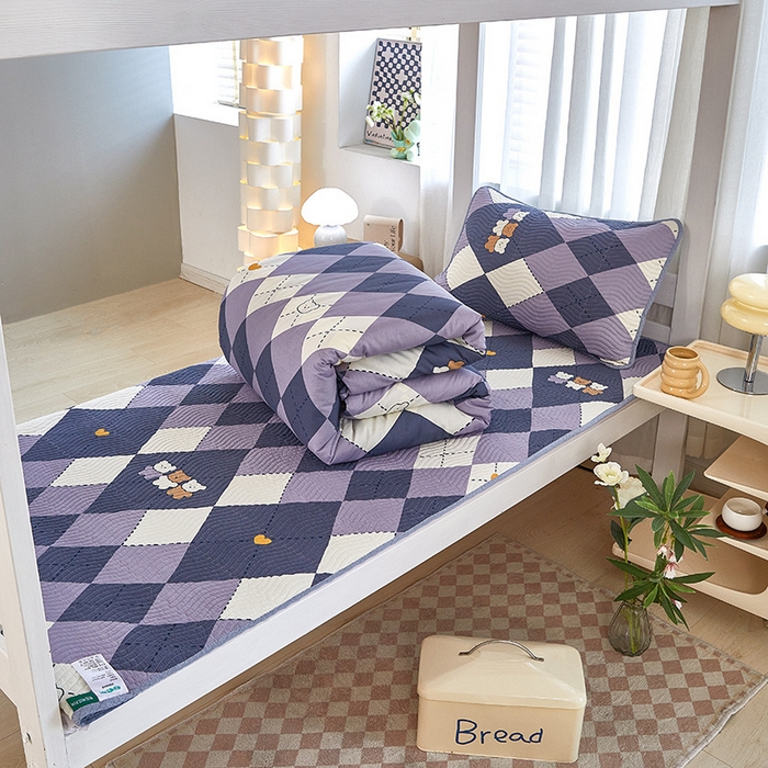 91家纺网 家纺一手货源 找家纺 （总）莎果家纺 2024新款学生款双面纯棉印花款高温砂洗床盖三件套