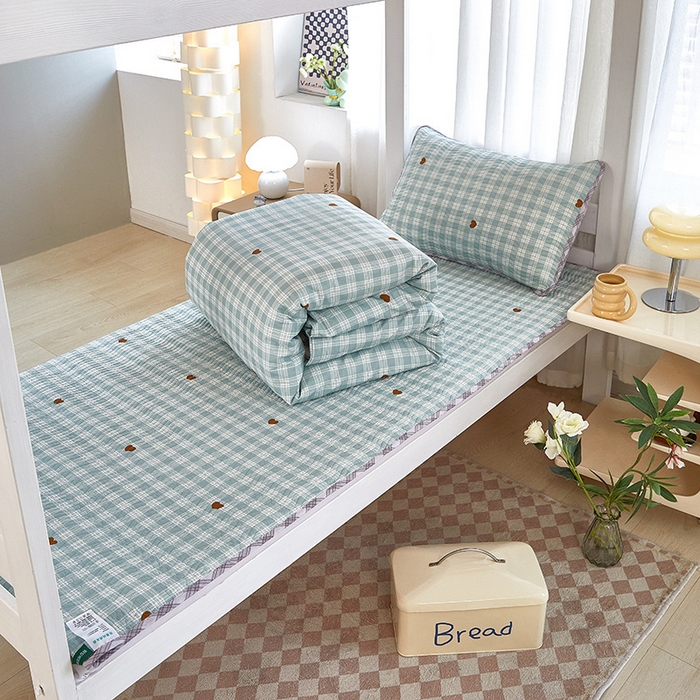 91家纺网 家纺一手货源 找家纺 （总）莎果家纺 2024新款学生款双面纯棉印花款高温砂洗床盖三件套