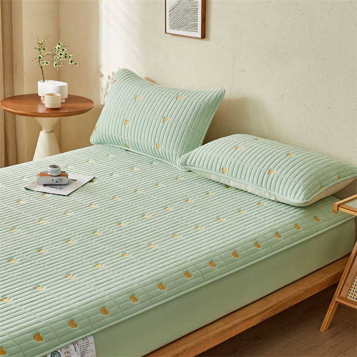 91家纺网 家纺一手货源 找家纺 叠派家纺 2024新款水洗棉刺绣夹棉床笠 小熊-果绿