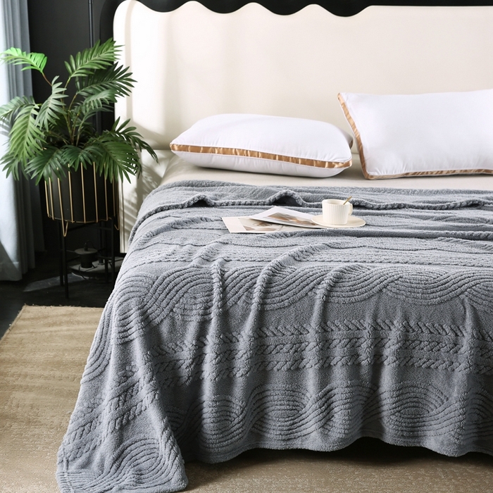 91家纺网 家纺一手货源 找家纺 巴木赫 2024新款8字塔芙绒毯子毛毯 雾蓝