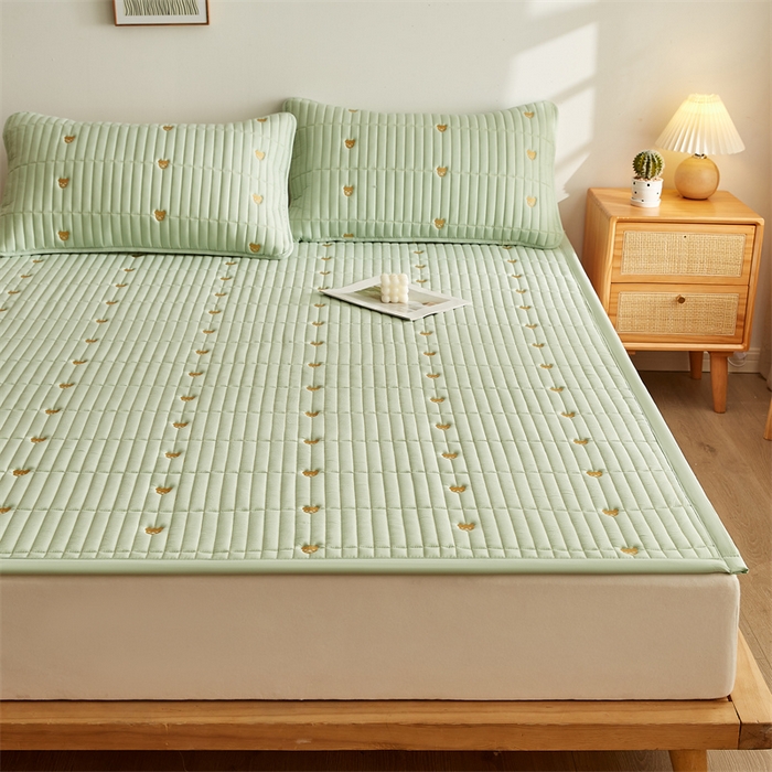 91家纺网 家纺一手货源 找家纺 叠派家纺 2024新款水洗棉刺绣床护垫 小熊-果绿