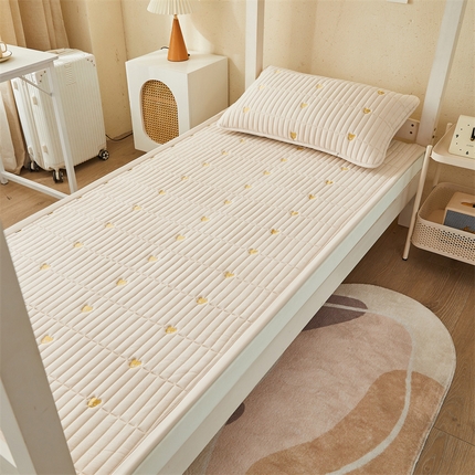 91家纺网 家纺一手货源 找家纺 （总）叠派家纺 2024新款水洗棉刺绣学生床护垫