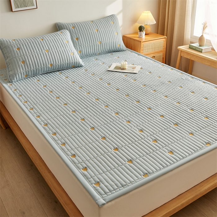 91家纺网 家纺一手货源 找家纺 叠派家纺 2024新款水洗棉刺绣床护垫 小熊-浅蓝