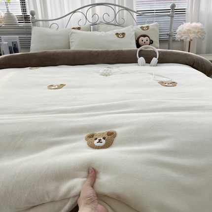 逸林家纺《原希尔顿逸林》 2024新款牛奶绒毛巾绣四件套加厚立体卡通牛奶绒四件套 小熊-奶白咖