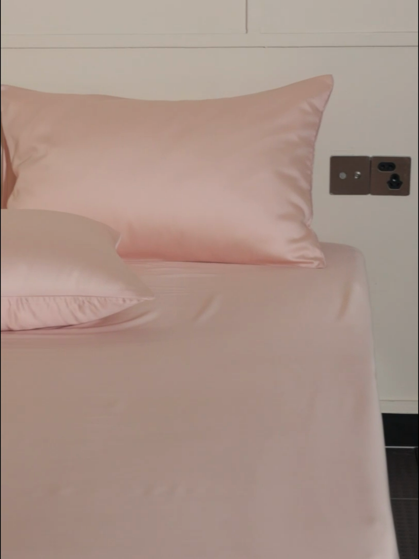 91家纺网 家纺一手货源 找家纺 轩和 2025新款A类LF60S兰精天丝单品床笠 告白粉