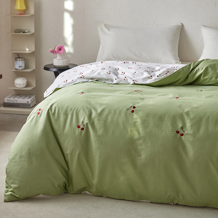 91家纺网 家纺一手货源 找家纺 2024新款爆品全棉纯棉印花刺绣单被套卡通被罩单品 樱红枝绿