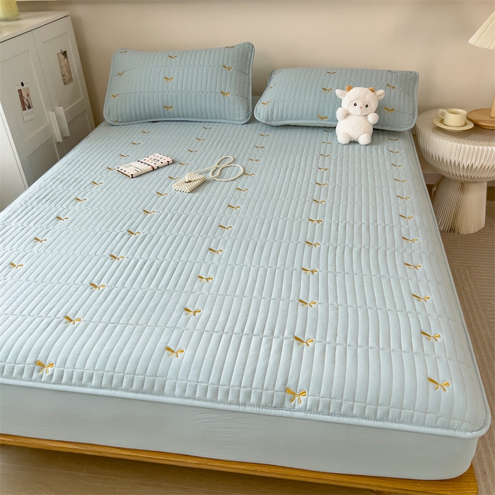 91家纺网 家纺一手货源 找家纺 叠派家纺 2024新款水洗棉刺绣夹棉床笠 蝴蝶结-浅蓝