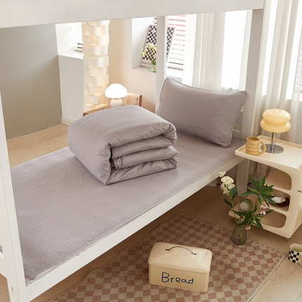 91家纺网 家纺一手货源 找家纺 （总）莎果家纺 2024新款学生款双面纯棉纯色款高温砂洗床盖三件套