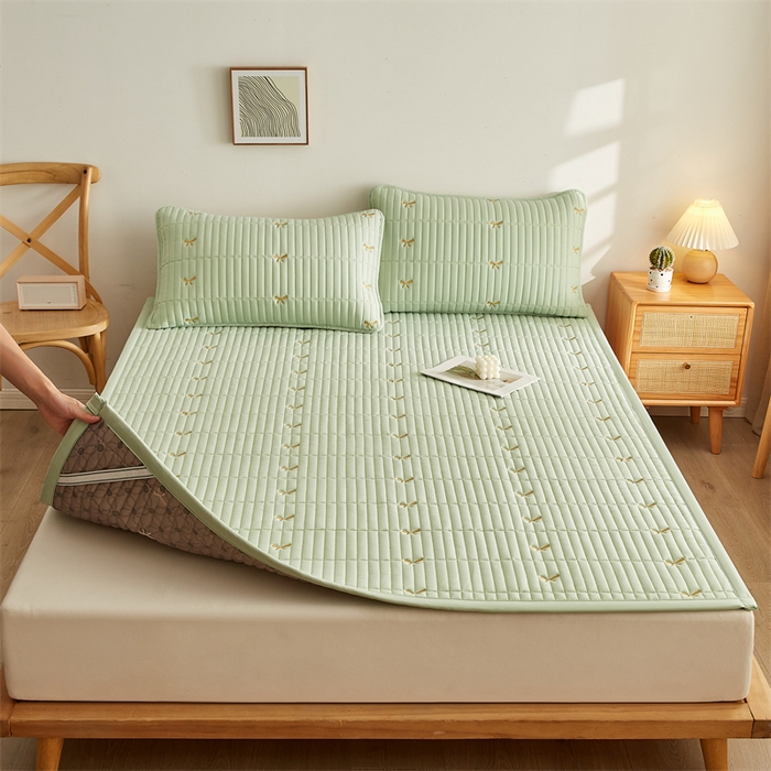 91家纺网 家纺一手货源 找家纺 叠派家纺 2024新款水洗棉刺绣床护垫 蝴蝶-果绿