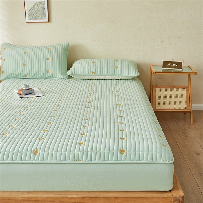 91家纺网 家纺一手货源 找家纺 叠派家纺 2024新款水洗棉刺绣夹棉床笠 小熊-果绿