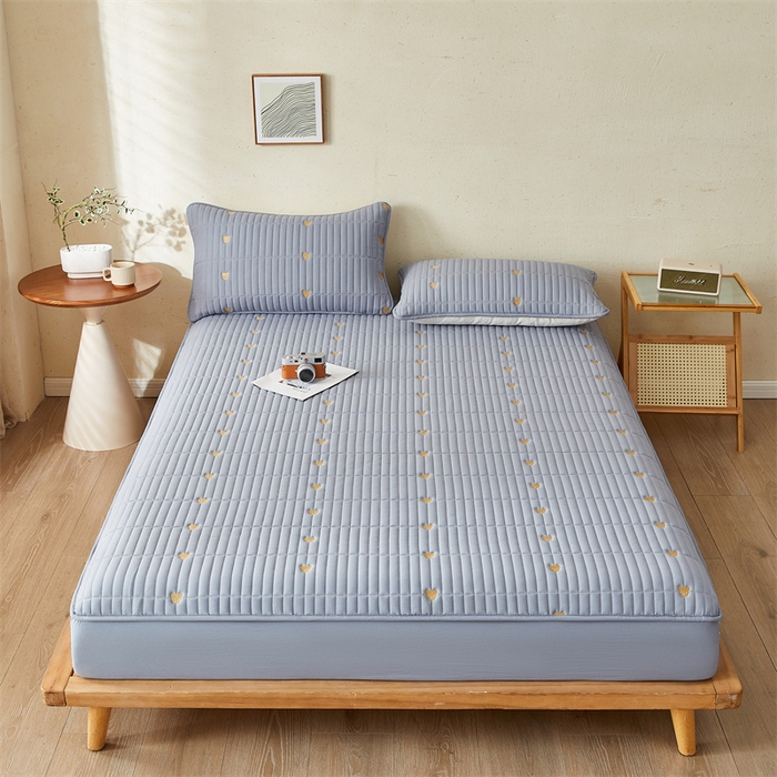 91家纺网 家纺一手货源 找家纺 叠派家纺 2024新款水洗棉刺绣夹棉床笠 小熊-蓝灰