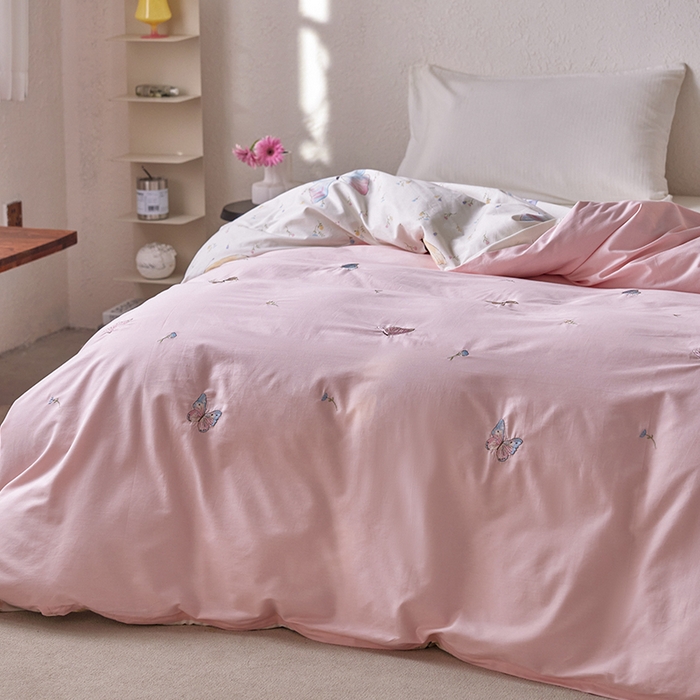 91家纺网 家纺一手货源 找家纺 2024新款爆品全棉纯棉印花刺绣单被套卡通被罩单品 粉翼缠绵