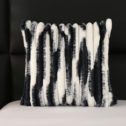 91家纺网 家纺一手货源 找家纺 （总）囍莱家纺 2024新款亲肤软兔毛抱枕G057