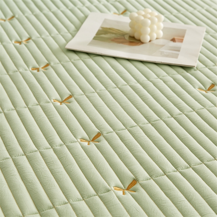 91家纺网 家纺一手货源 找家纺 叠派家纺 2024新款水洗棉刺绣床护垫 蝴蝶-果绿