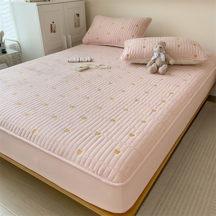 91家纺网 家纺一手货源 找家纺 叠派家纺 2024新款水洗棉刺绣夹棉床笠 小熊-嫩粉