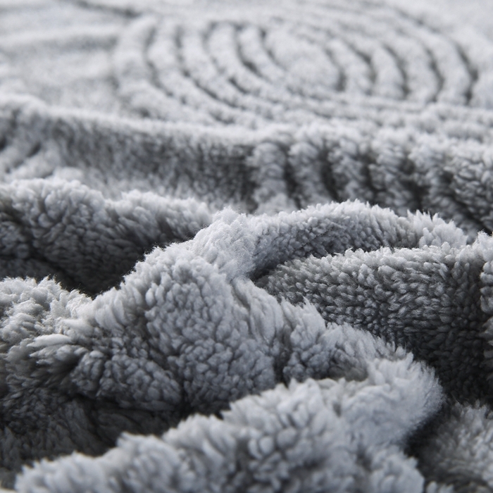 91家纺网 家纺一手货源 找家纺 巴木赫 2024新款8字塔芙绒毯子毛毯 雾蓝