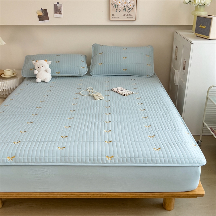 91家纺网 家纺一手货源 找家纺 叠派家纺 2024新款水洗棉刺绣夹棉床笠 蝴蝶结-浅蓝