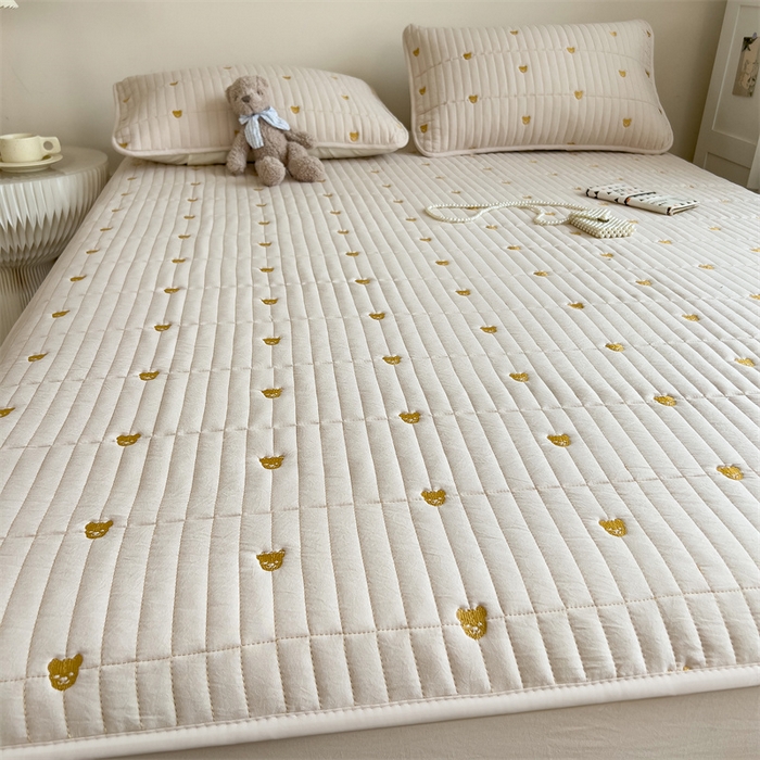 91家纺网 家纺一手货源 找家纺 叠派家纺 2024新款水洗棉刺绣夹棉床笠 小熊-卡其