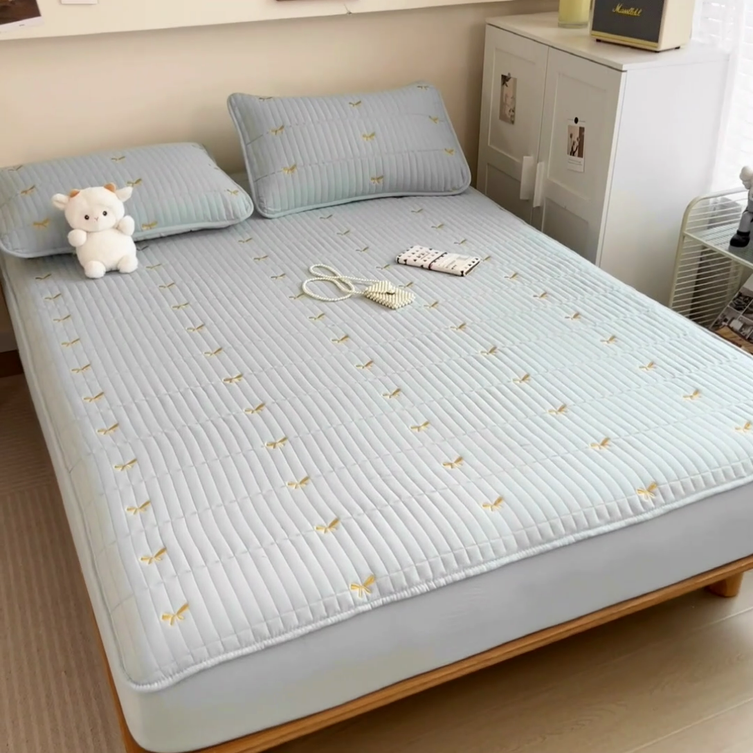 91家纺网 家纺一手货源 找家纺 叠派家纺 2024新款水洗棉刺绣夹棉床笠 蝴蝶结-蓝灰