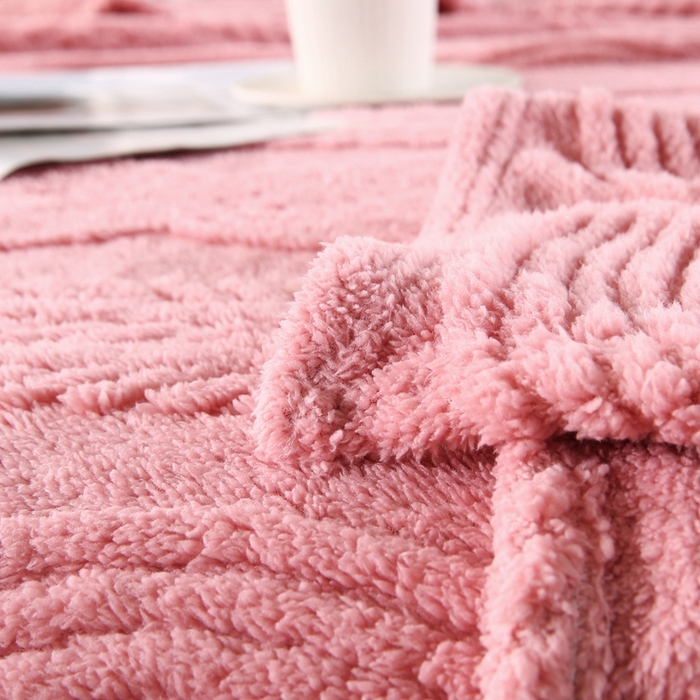 91家纺网 家纺一手货源 找家纺 巴木赫 2024新款8字塔芙绒毯子毛毯 豆沙