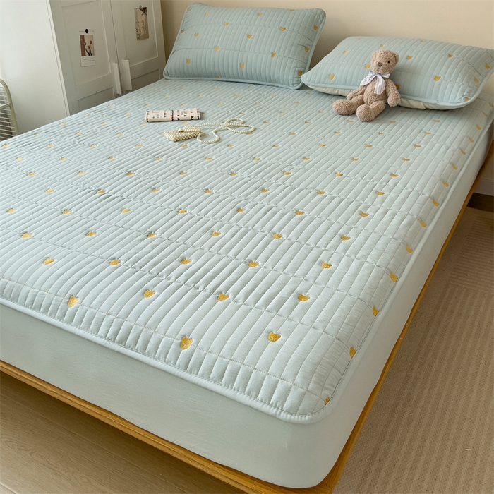 91家纺网 家纺一手货源 找家纺 叠派家纺 2024新款水洗棉刺绣夹棉床笠 小熊-浅蓝