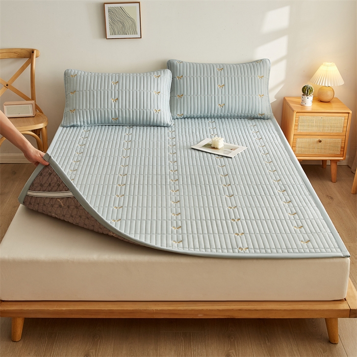 91家纺网 家纺一手货源 找家纺 叠派家纺 2024新款水洗棉刺绣床护垫 蝴蝶-浅蓝