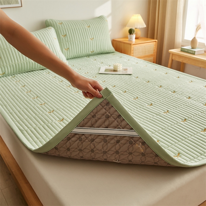 91家纺网 家纺一手货源 找家纺 叠派家纺 2024新款水洗棉刺绣床护垫 蝴蝶-果绿