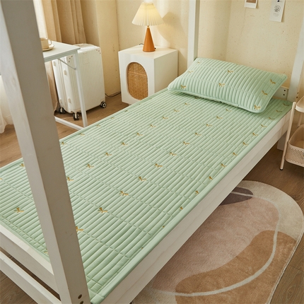 91家纺网 家纺一手货源 找家纺 （总）叠派家纺 2024新款水洗棉刺绣学生床护垫