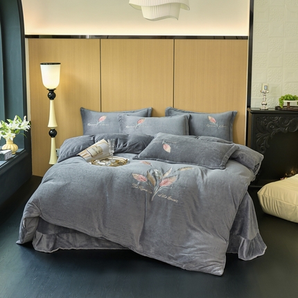 云锦家居 2024新款牛奶绒绣花四件套 凤尾花-灰