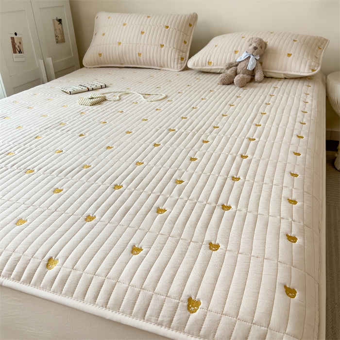 91家纺网 家纺一手货源 找家纺 叠派家纺 2024新款水洗棉刺绣夹棉床笠 小熊-卡其